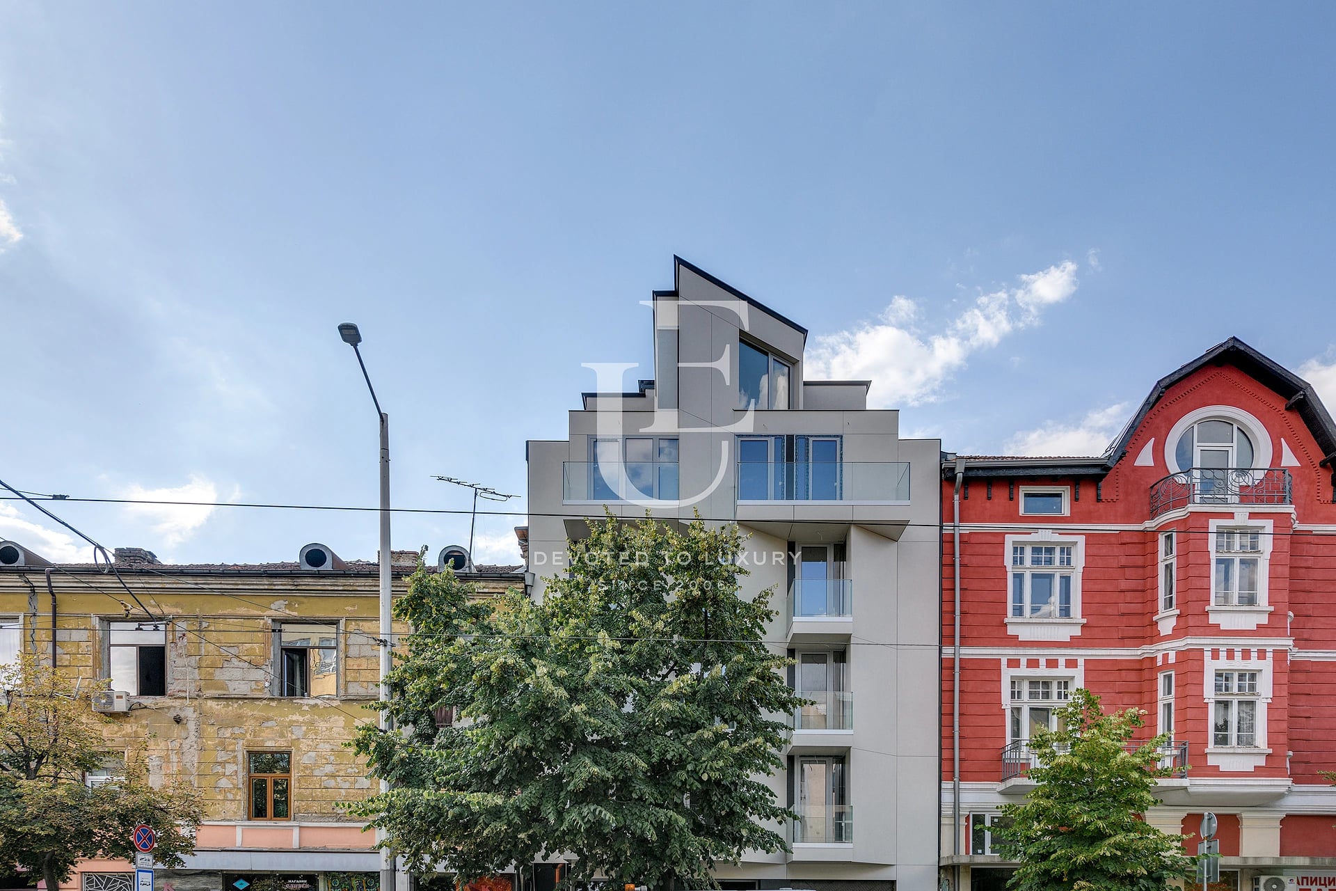 Exclusive multifunctional building for sale in an ideal Center