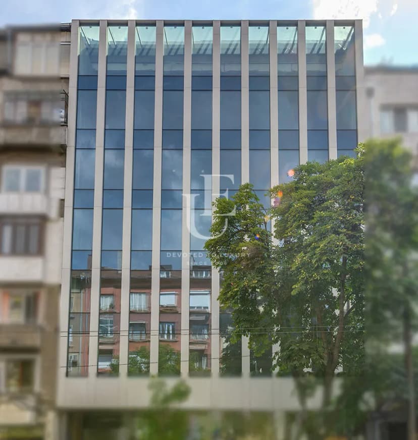 Реновирана офис сграда за продажба в близост до НДК