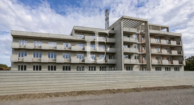 Сграда - общежитие за персонал за продажба в близост до София