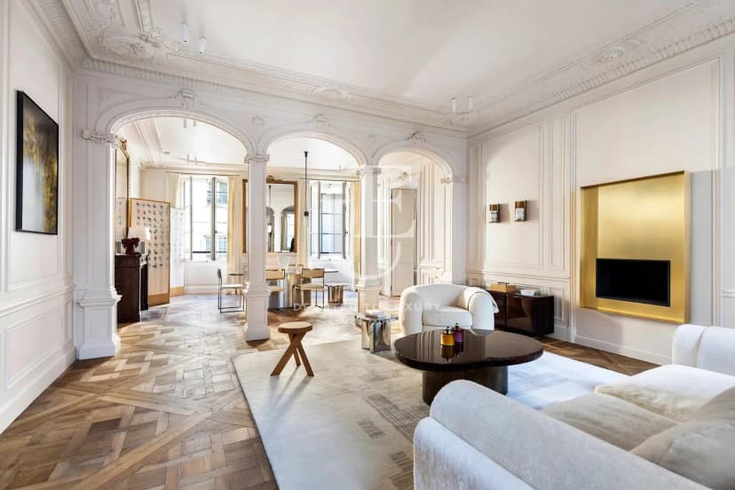 Renovated three-bedroom apartment with designer furnishings
