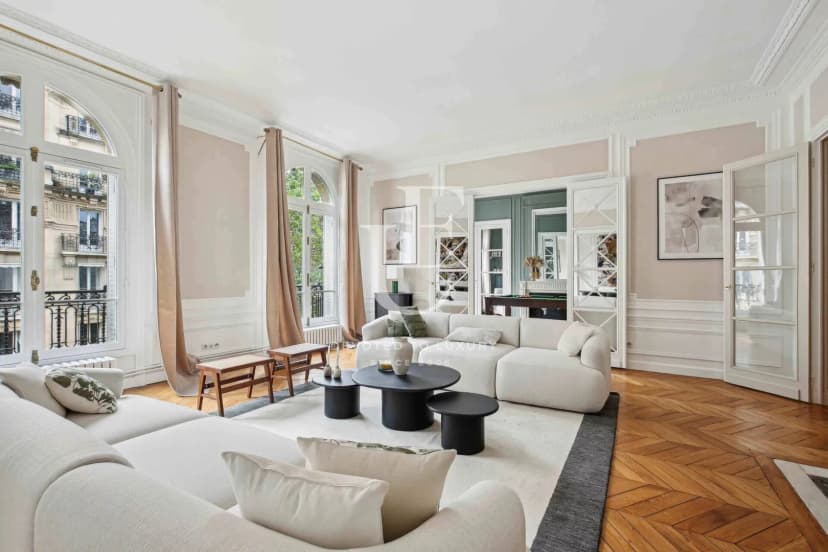 Exceptional apartment with a view of the Eiffel Tower