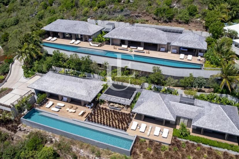 Exclusive residence with nine bedrooms and two infinity pools