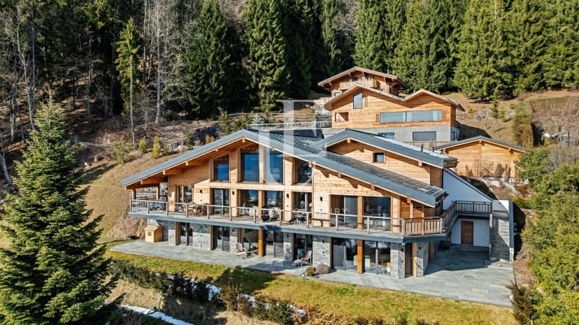 Luxury chalet in the heart of the Alps with four bedrooms and SPA