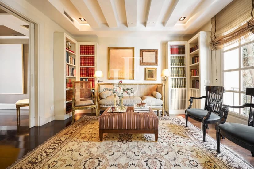 Luxury five-bedroom villa in a prestigious area of Madrid