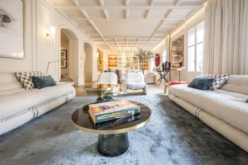 Elegant five-bedroom apartment in Madrid