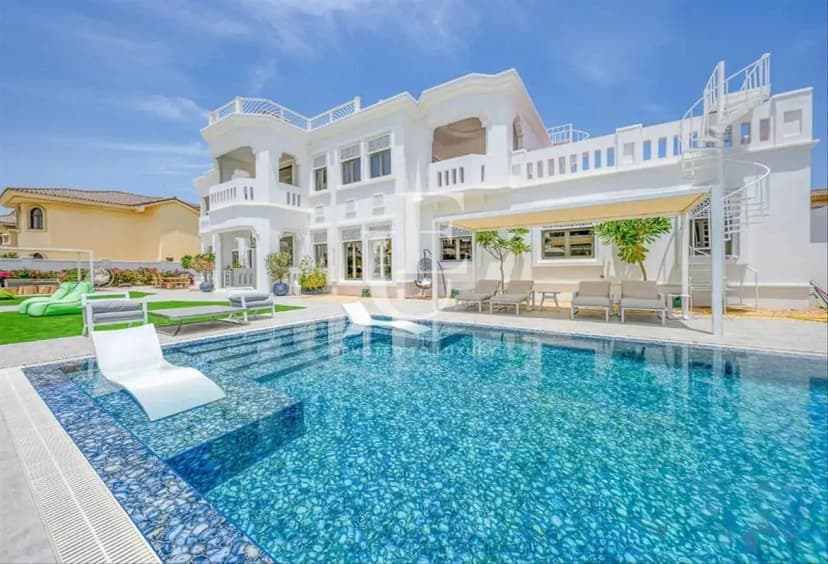 Частен оазис с шест спални и впечатляващи размери в Palm Jumeirah