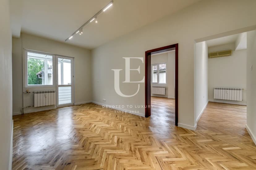 Spacious representative office with parking on Gladstone Str.