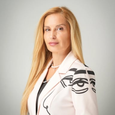 Весела Николова