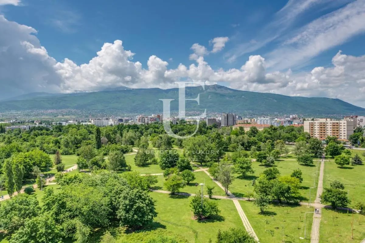 Open House Day at a designer apartment in a modern building near the park in the Dianabad 5