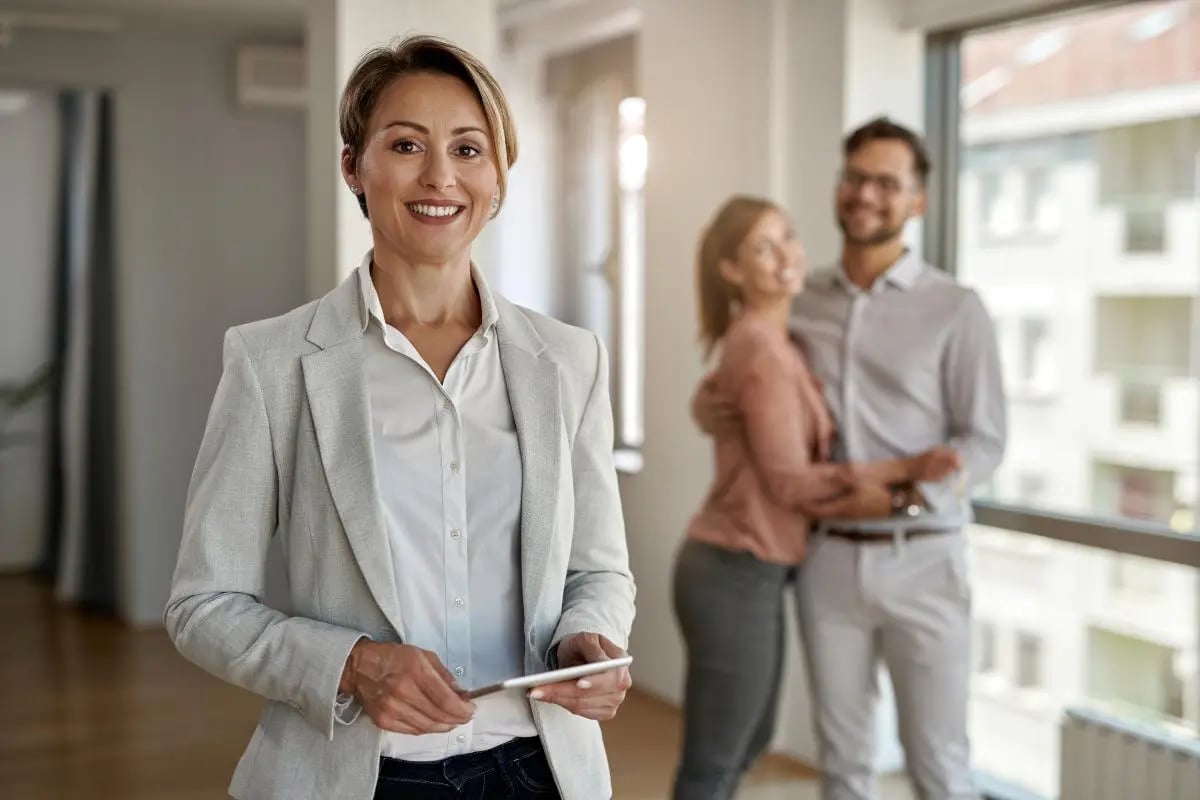 7 pros from luxury real estate brokers 7