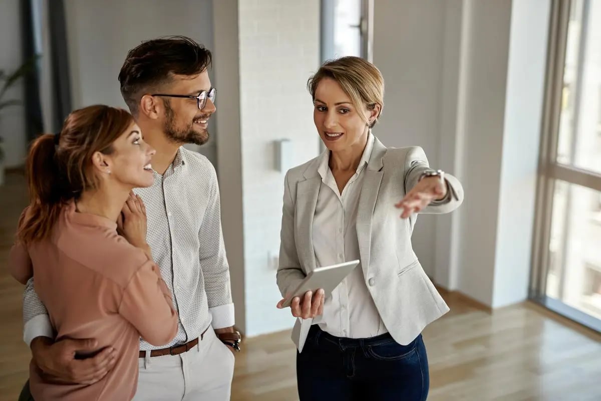 7 pros from luxury real estate brokers 8