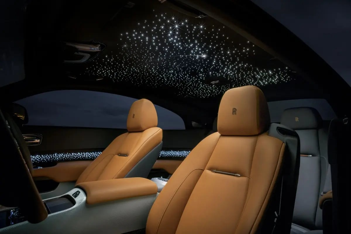 В смел израз на динамичен лукс, Rolls-Royce разкрива Wraith Luminary Collection 2