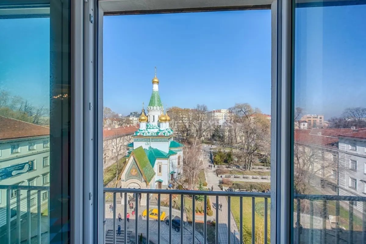 Beauty and aristocracy in a property with an exceptional view