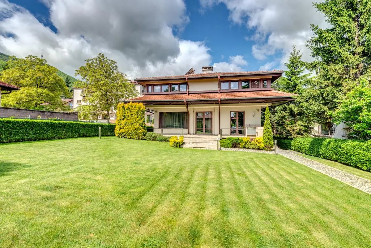 Open House Day - A house with lovely yard in Boyana for sale 1