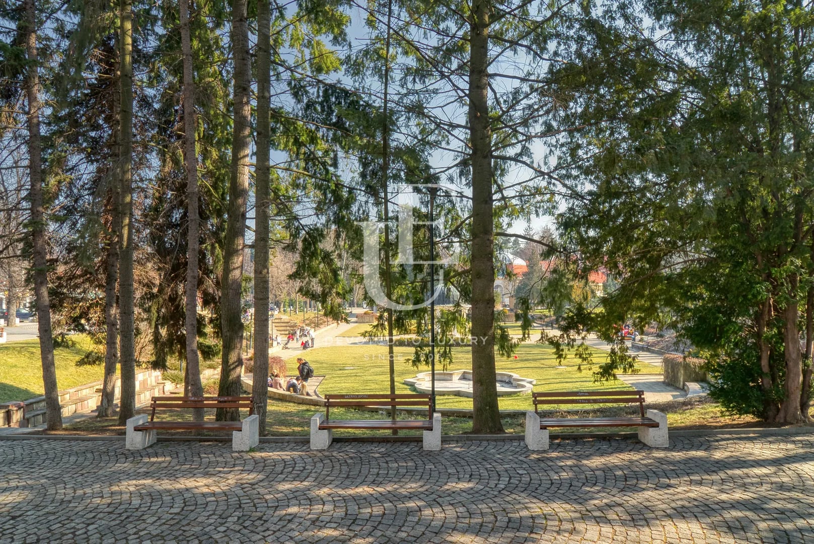 Емблематична сграда в центъра на гр. Банкя