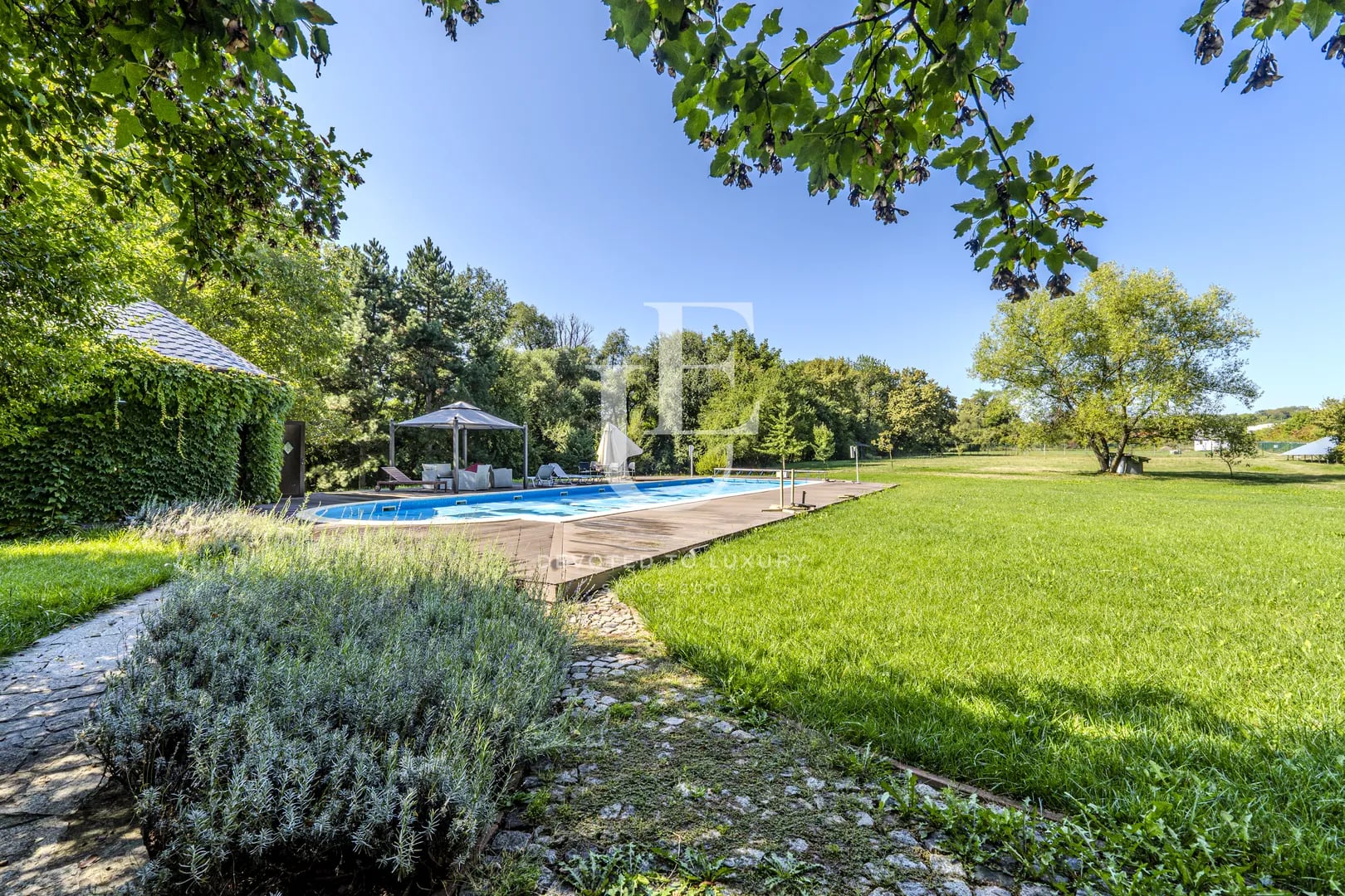 Fabulous mansion in a park setting and pool for rent