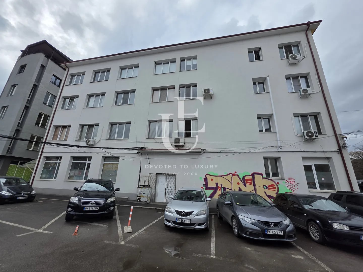 Бизнес сграда в центъра на гр. Перник