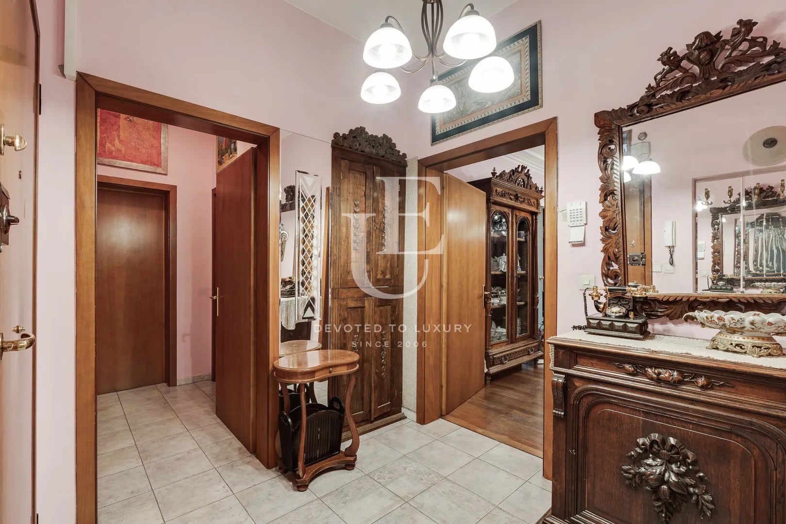 Entire floor of a building for sale next to St. Alexander Nevsky