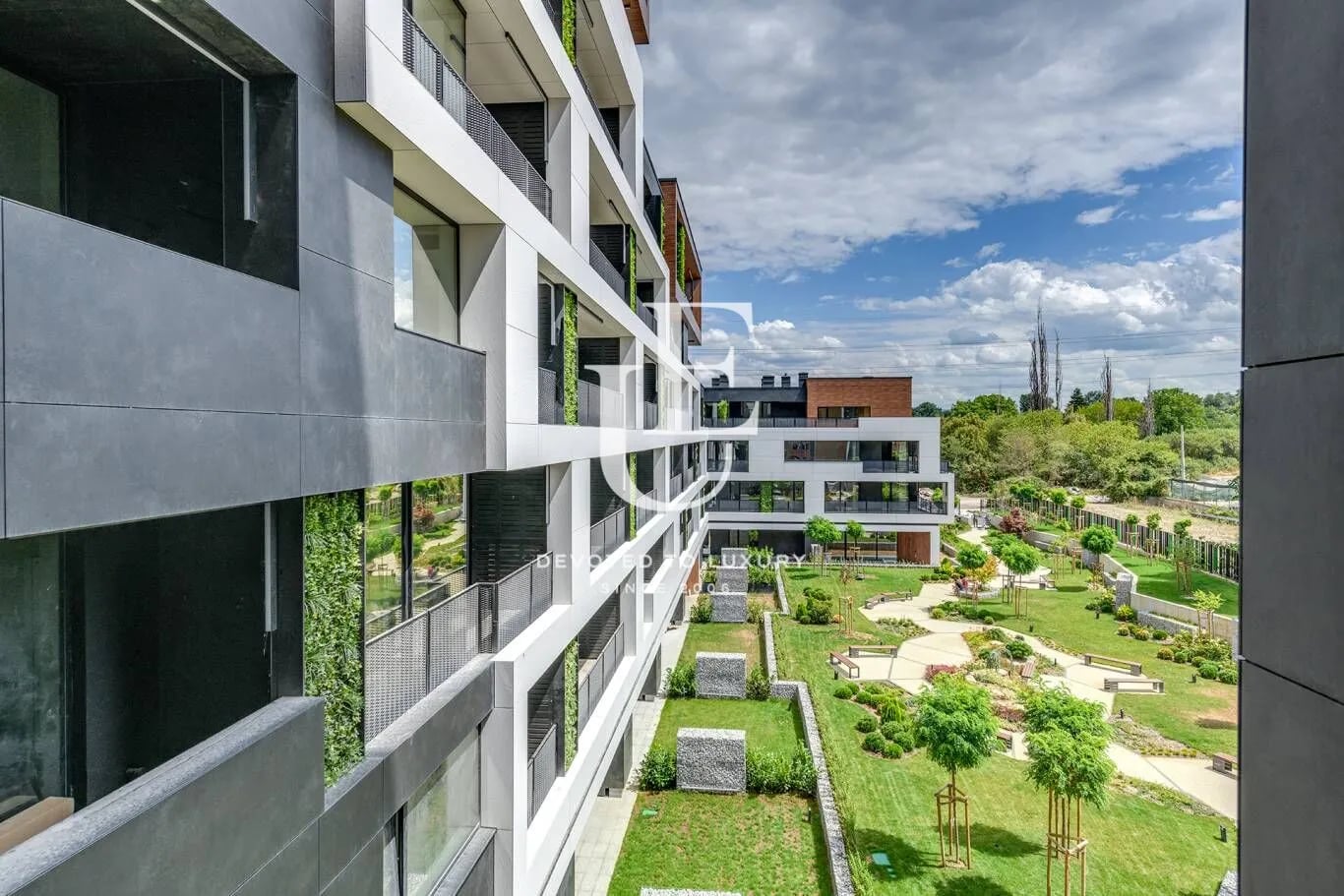 Two-bedroom apartment in a gated building in Krastova Vada