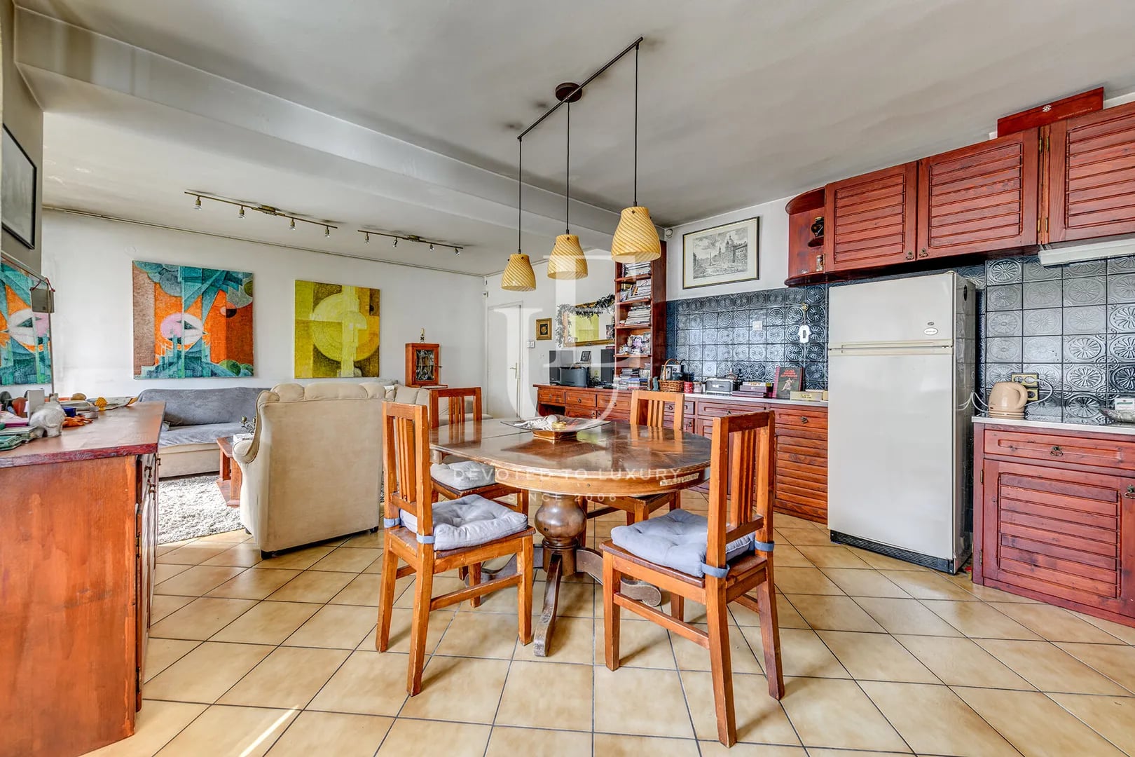 Two-Bedroom Maisonette for Sale in the Heart of the City Centre