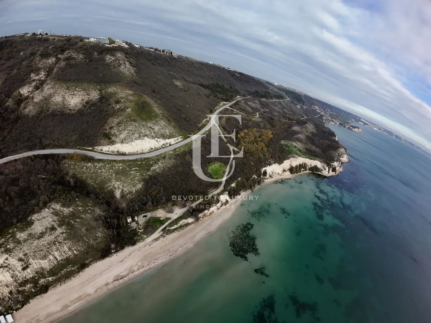 Прекрасен парцел до морето с площ от 43 700 кв.м. 