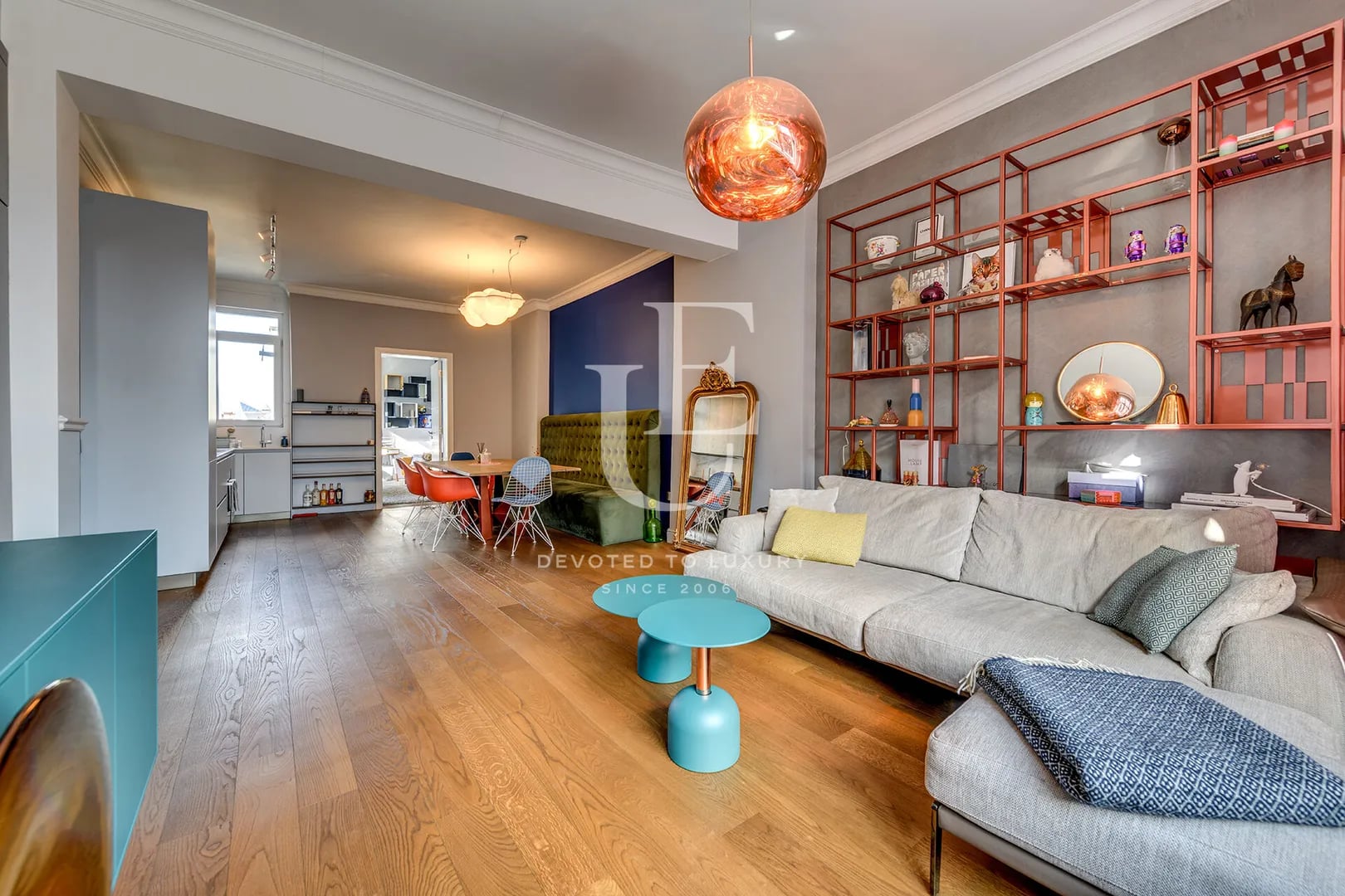 Luxury Urban Apartment with Collectible Design & Walk-In Wardrobe