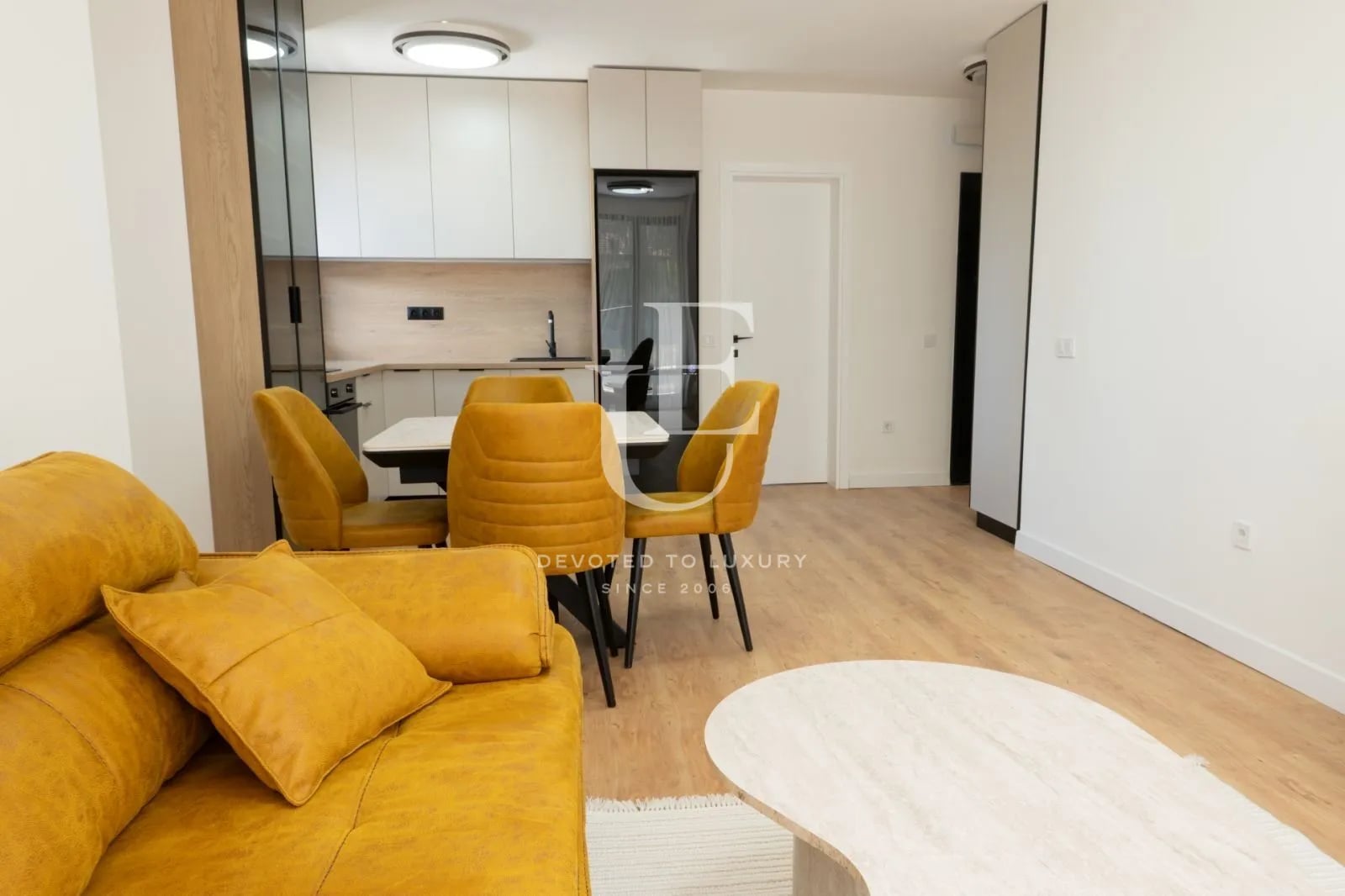 Brand-New One-Bedroom Apartment with Panoramic Lake View