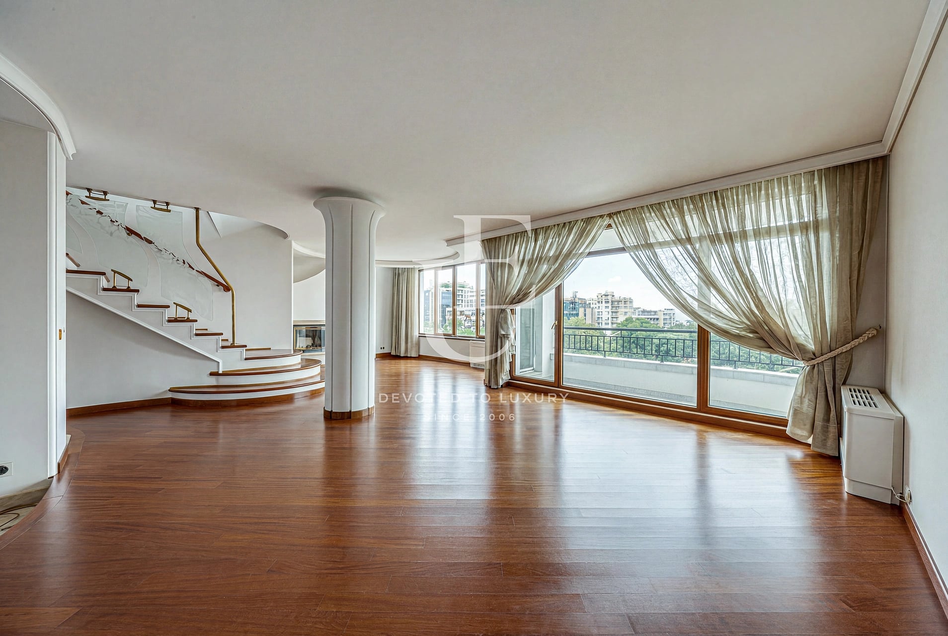 Four bedroom  apartment for Sale  in Lozenets 