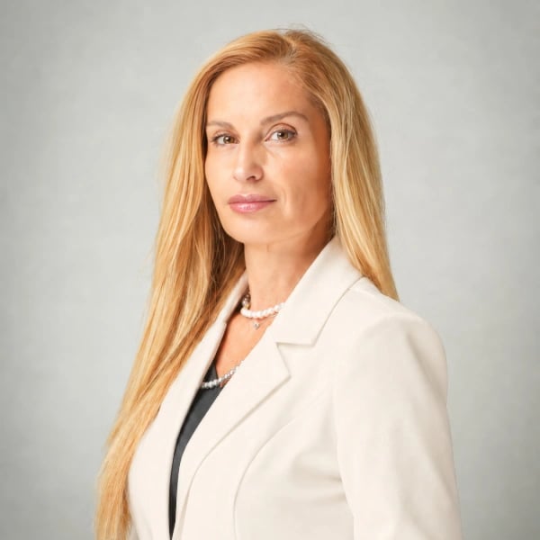 Весела Николова