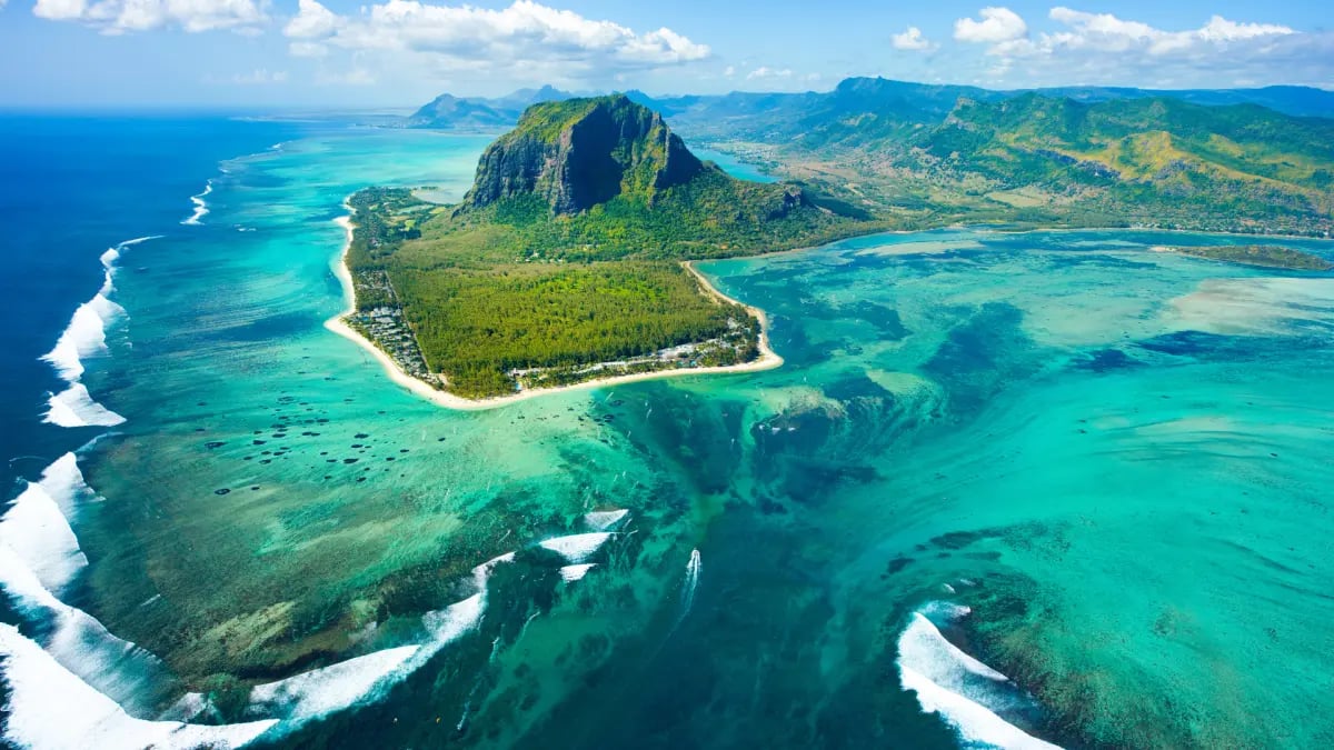 Welcome to Mauritius! Why to buy a property and invest on the island? 1