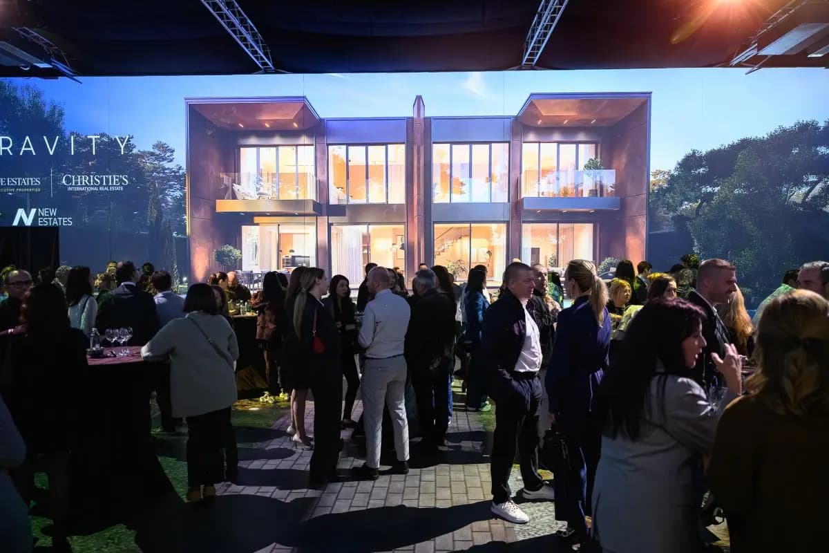 Unique Estates presented Gravity Phase II at an elegant cocktail event with a 3D mapping experience