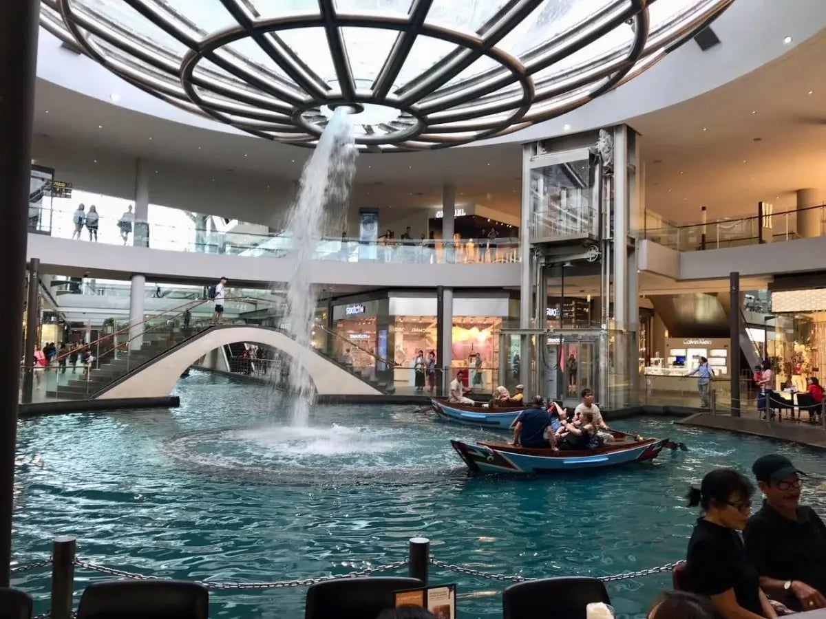Around the world with Unique Estates’ team - Theodora Bivolarska in Singapore 8
