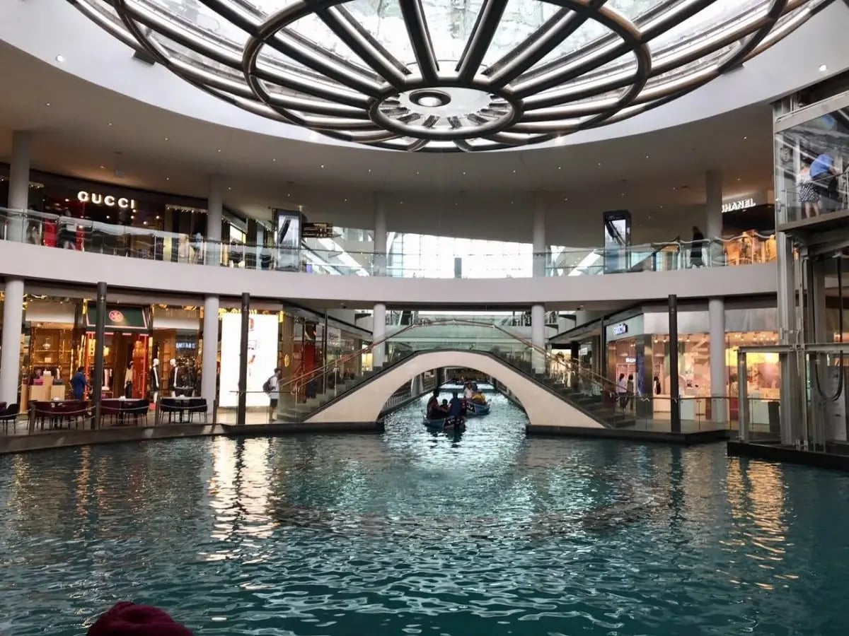Around the world with Unique Estates’ team - Theodora Bivolarska in Singapore 9