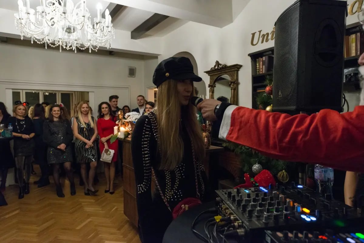 Коледа в Unique Estates 116