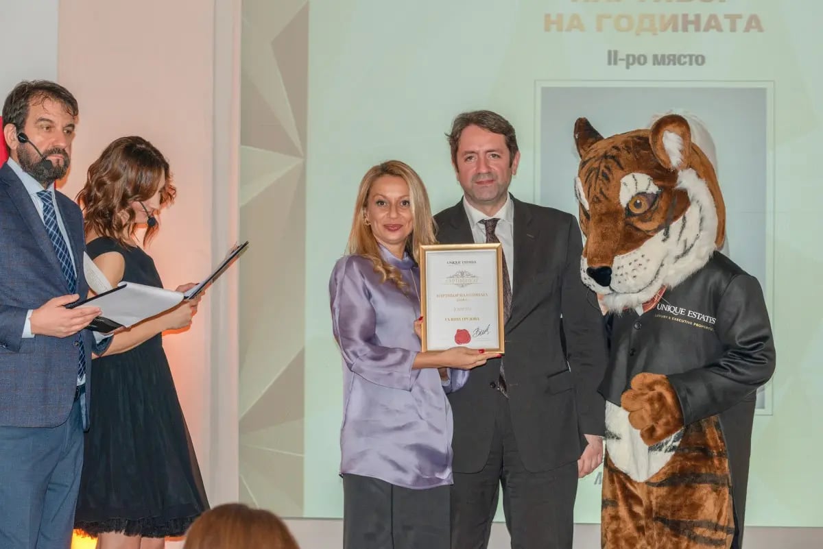 Изискана гала вечер и блестяща церемония по награждаване събра екипа на Unique Estates 6
