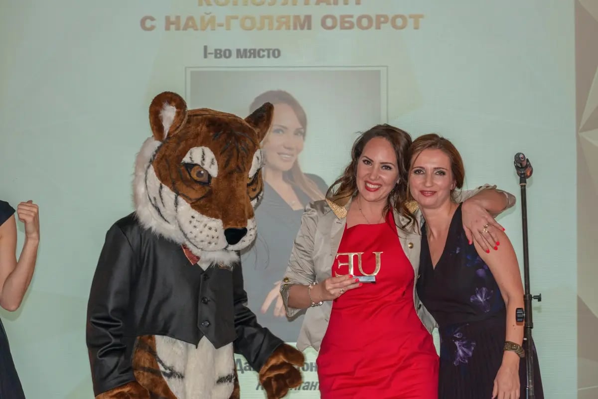 Изискана гала вечер и блестяща церемония по награждаване събра екипа на Unique Estates 11