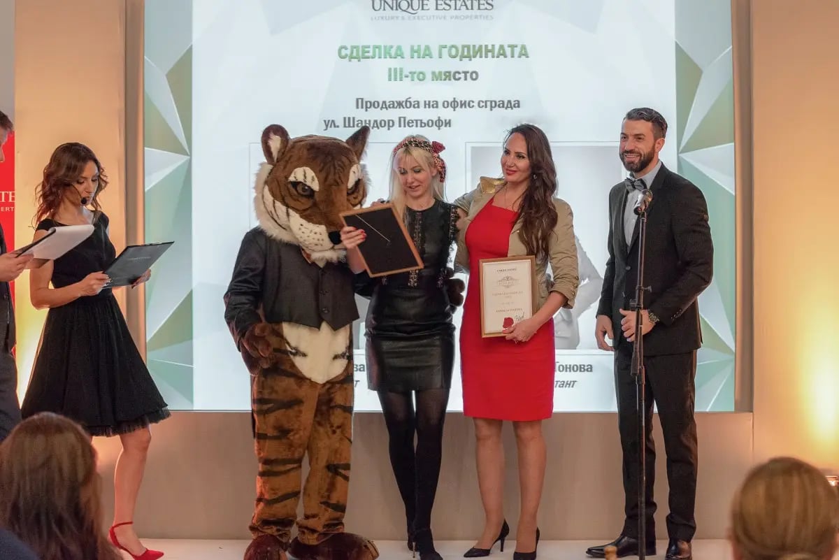 Изискана гала вечер и блестяща церемония по награждаване събра екипа на Unique Estates 19