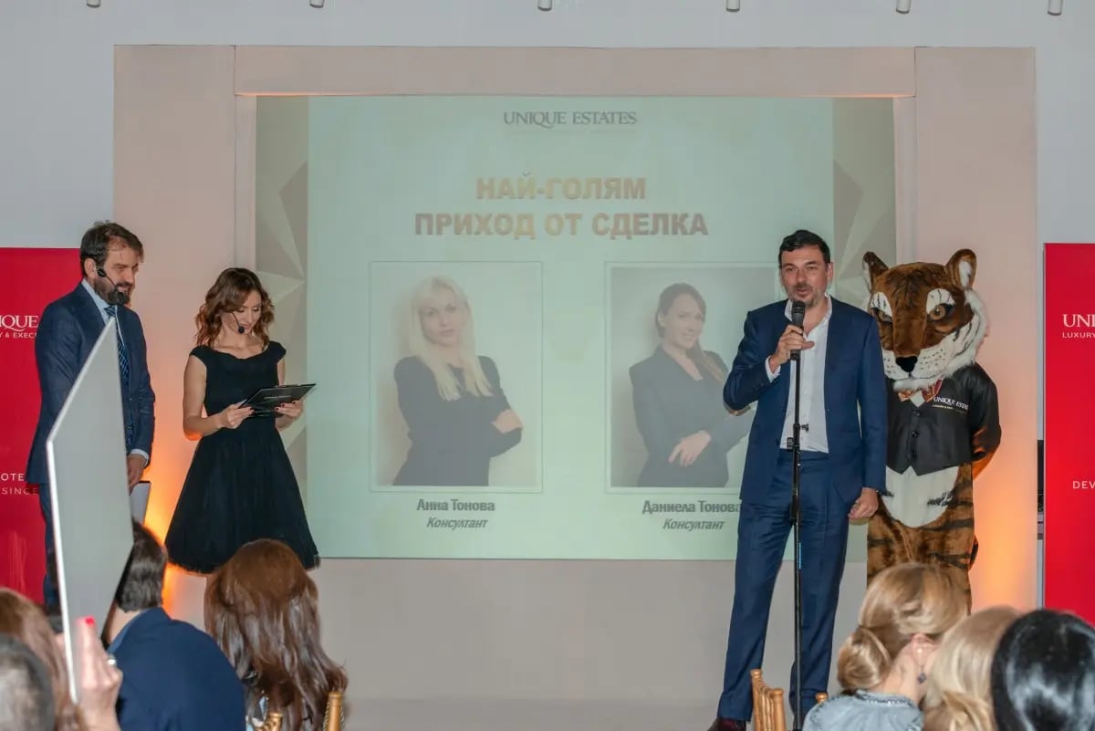 Изискана гала вечер и блестяща церемония по награждаване събра екипа на Unique Estates 26