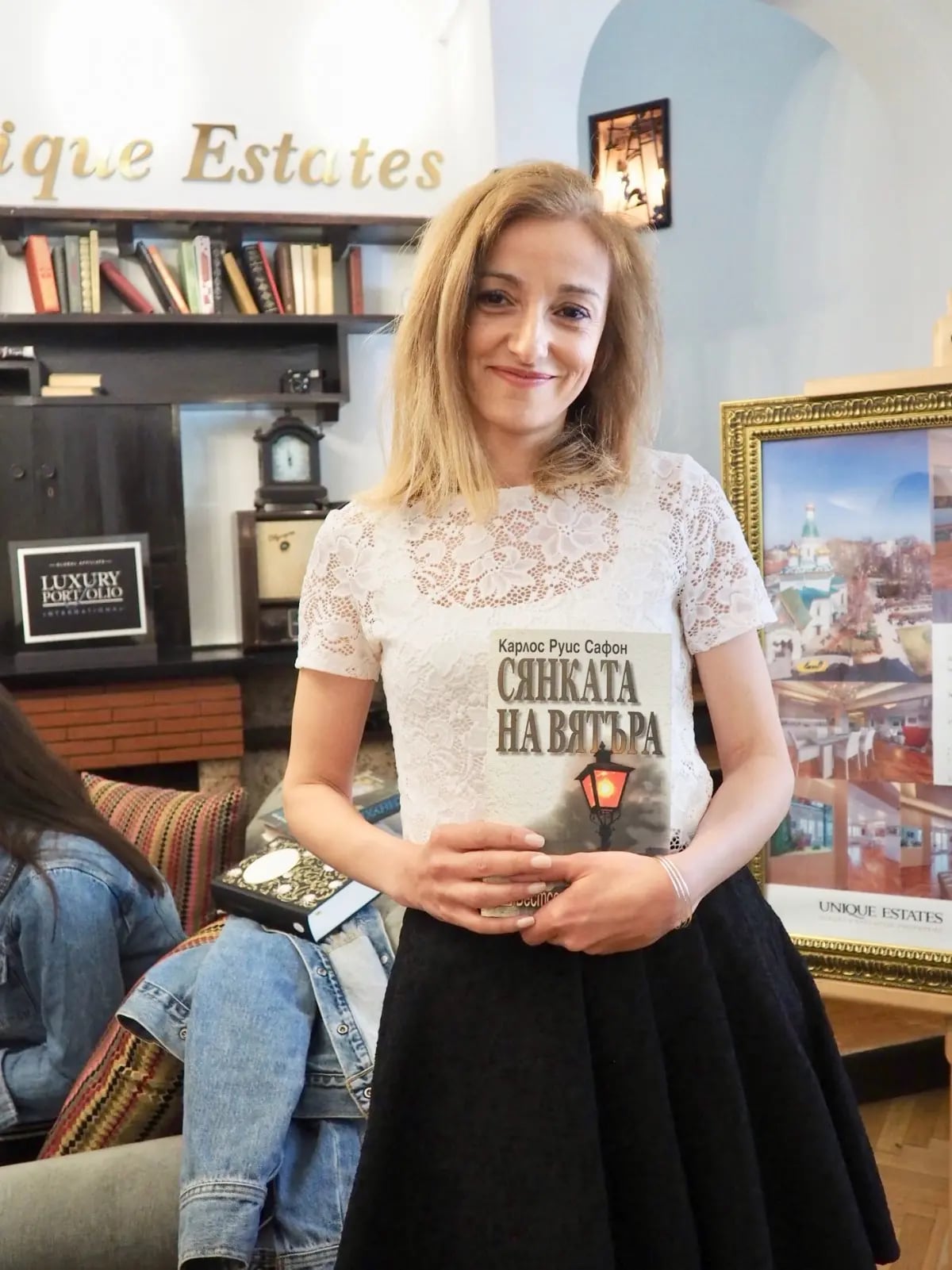 Библиотеката на Unique Estates 6