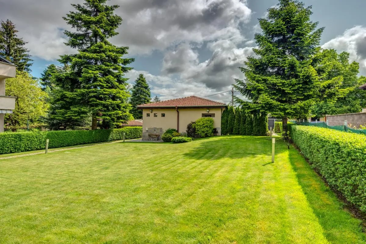 Open House Day - A house with lovely yard in Boyana for sale 2
