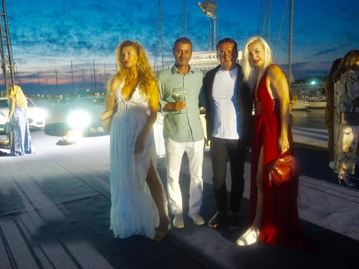 Unique Estates & The Sea 13