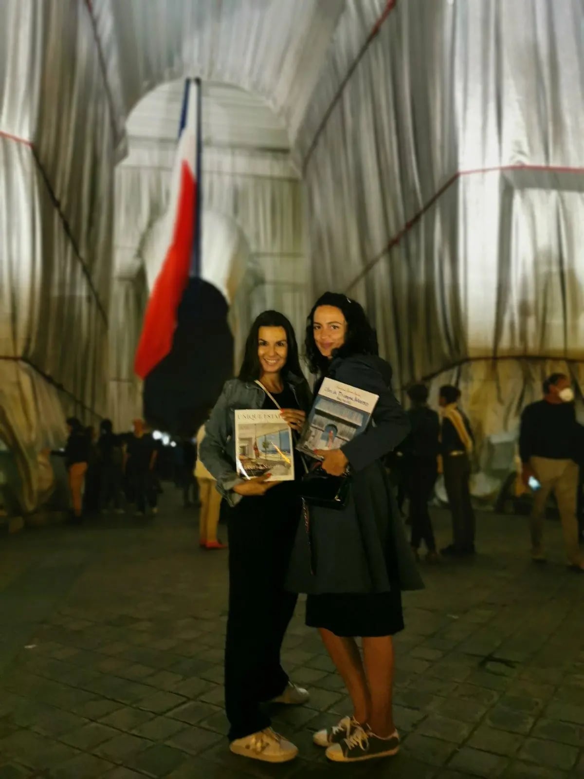 L'Arc de Triomphe, Wrapped -another manifesto of Christo's freedom and proof that nothing is impossible 5