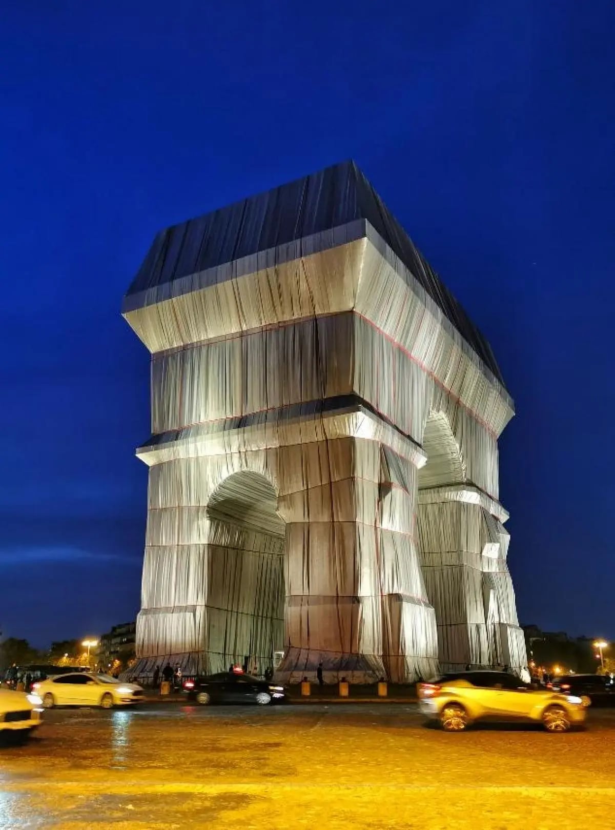 L'Arc de Triomphe, Wrapped -another manifesto of Christo's freedom and proof that nothing is impossible 8