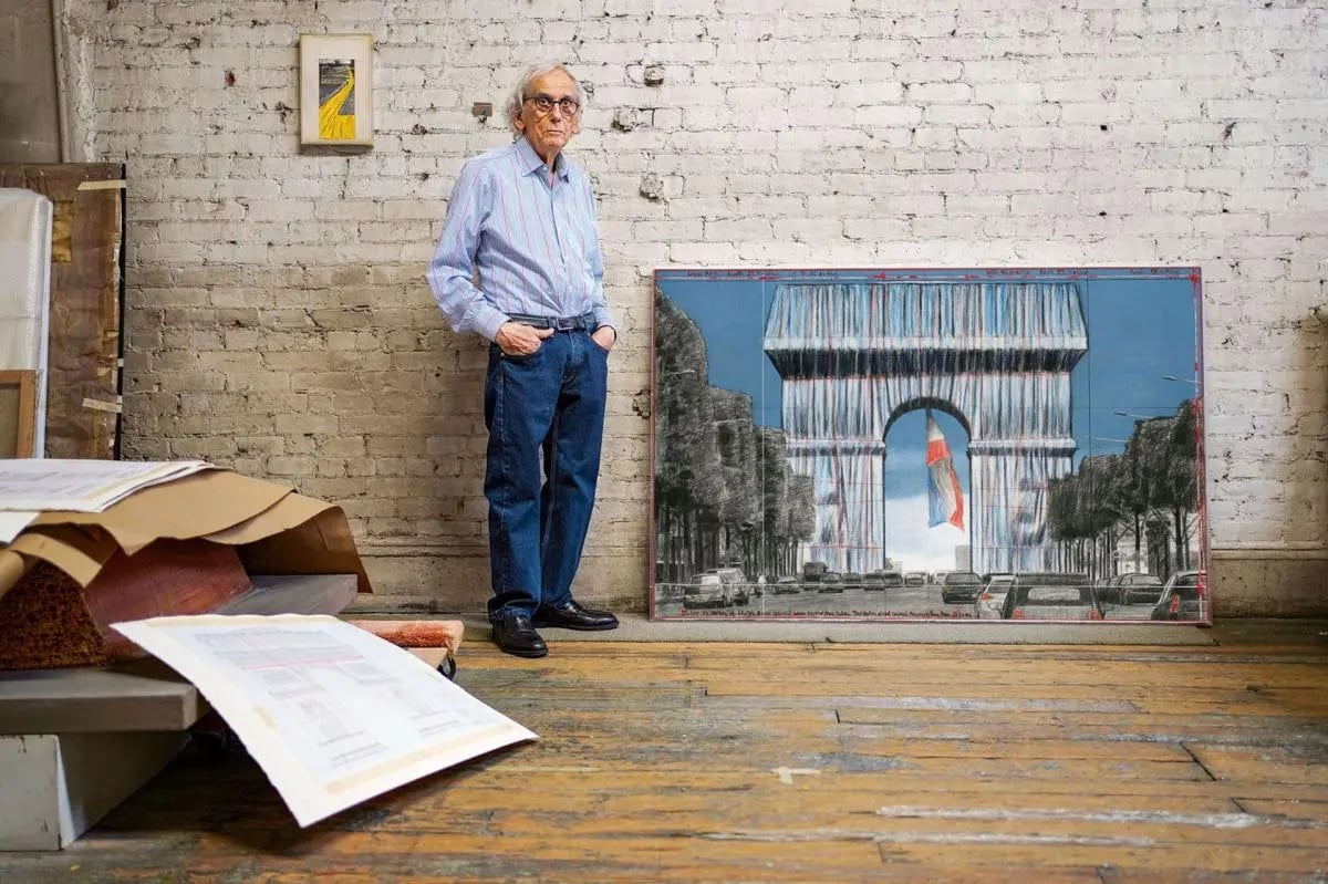 L'Arc de Triomphe, Wrapped -another manifesto of Christo's freedom and proof that nothing is impossible 10