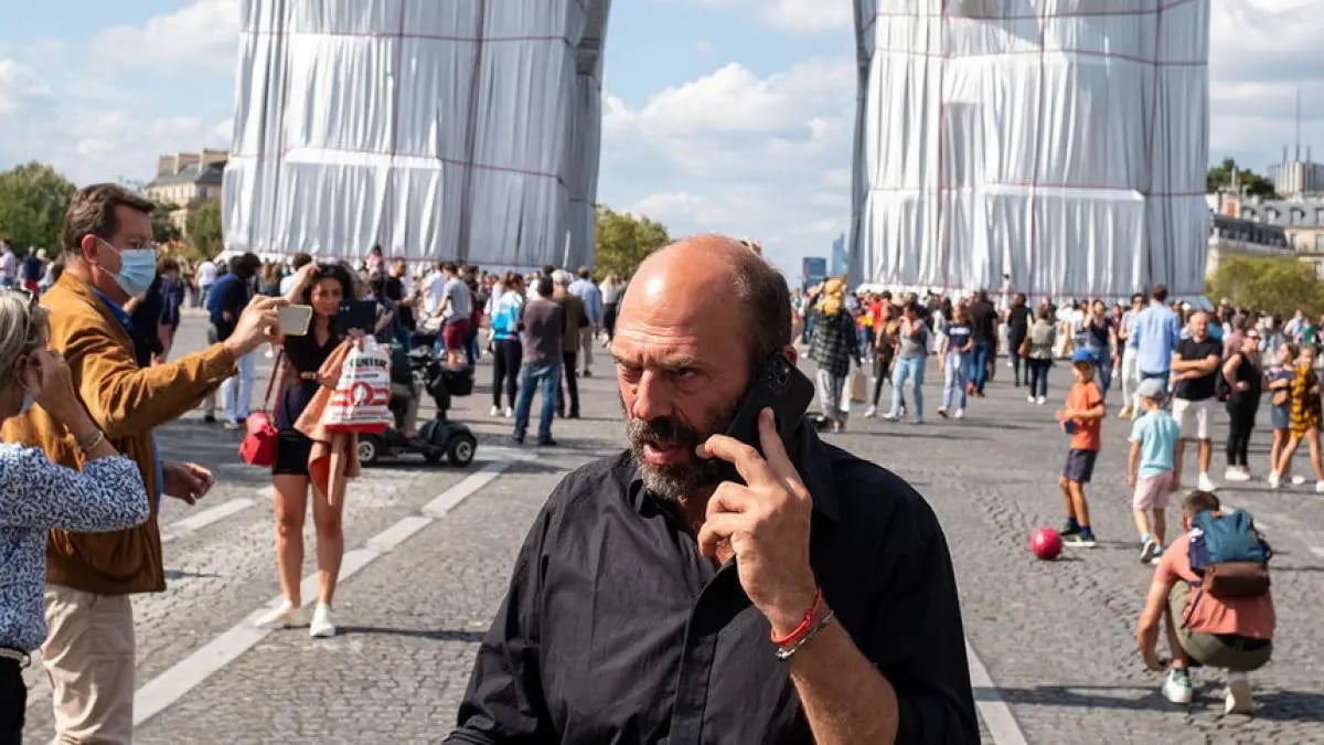 L'Arc de Triomphe, Wrapped -another manifesto of Christo's freedom and proof that nothing is impossible 11