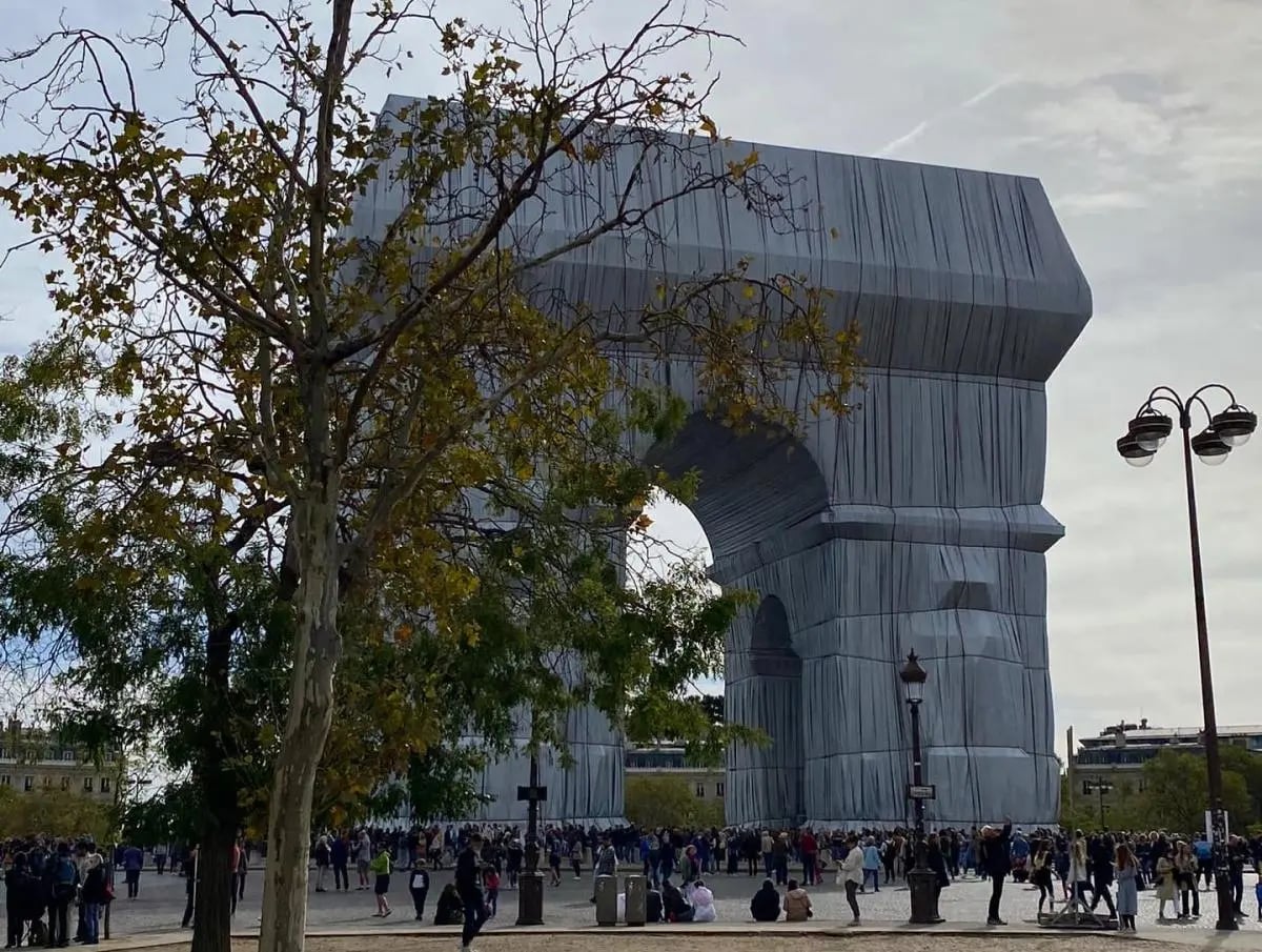 L'Arc de Triomphe, Wrapped -another manifesto of Christo's freedom and proof that nothing is impossible 12