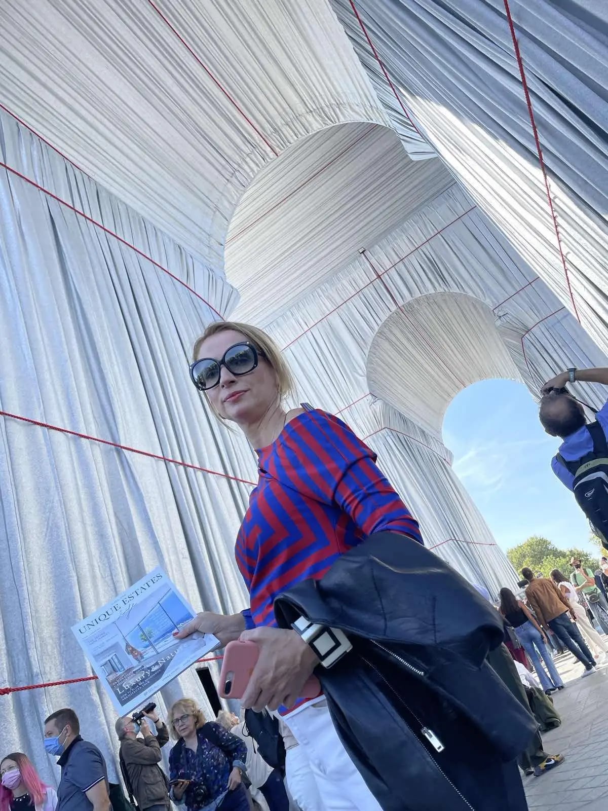 L'Arc de Triomphe, Wrapped -another manifesto of Christo's freedom and proof that nothing is impossible 7