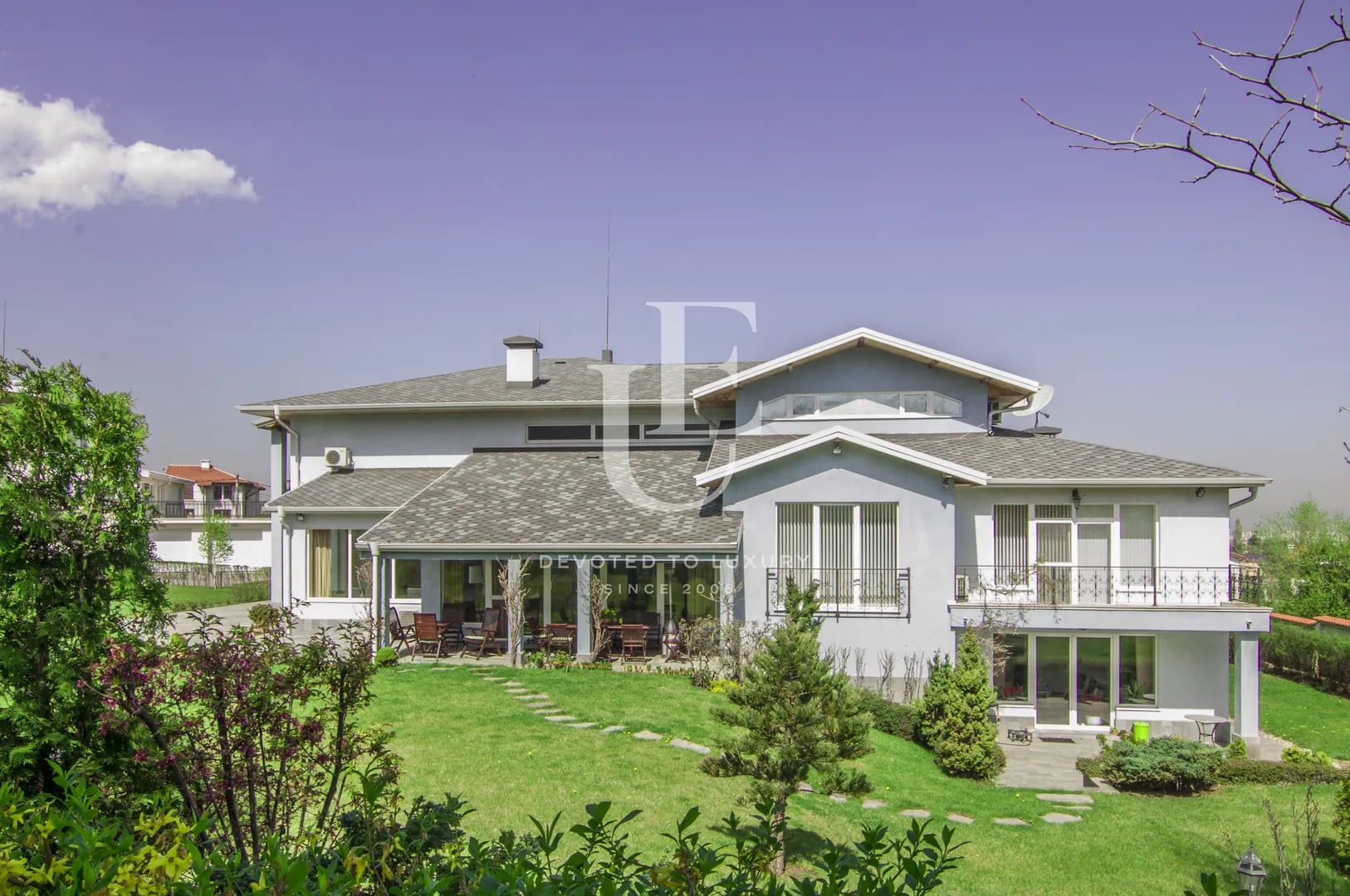 Spacious house for rent in a gated complex with a yard and a pool