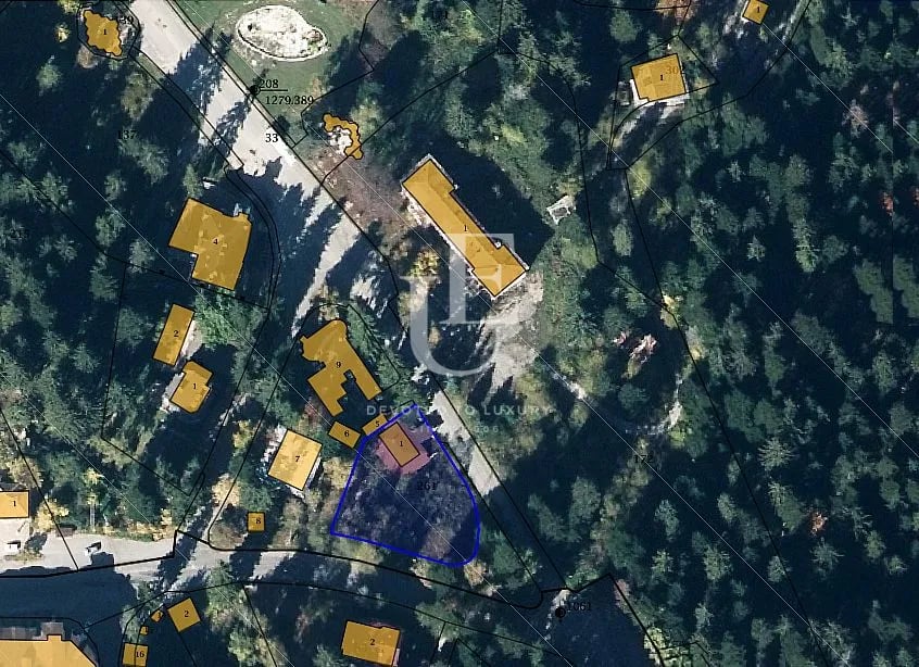 Боровец, парцел с малка къща за продажба