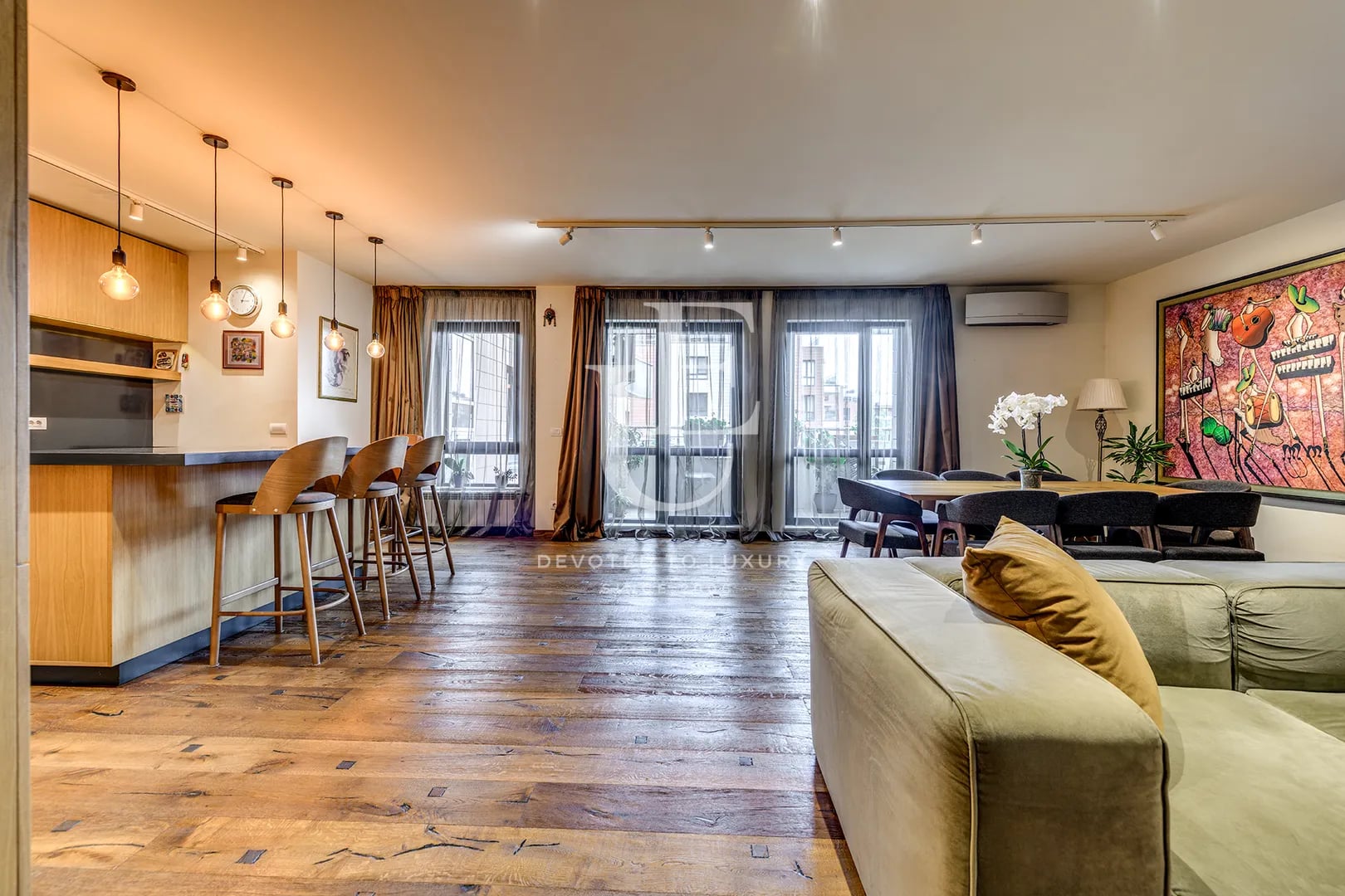 Spacious, stylish four-bedroom apartment for sale in a prestigious complex in the Iztok area